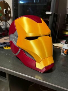 Iron Heart c’est bien gentil mais on préfère quand même toujours l’original 😎#ironman #3dprintedmodels #3dprints #bambulab